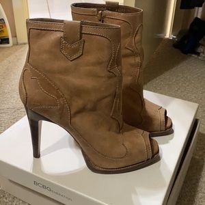 BCBGeneration Camel Brown Leather Open Toe WARTOL Booties Size